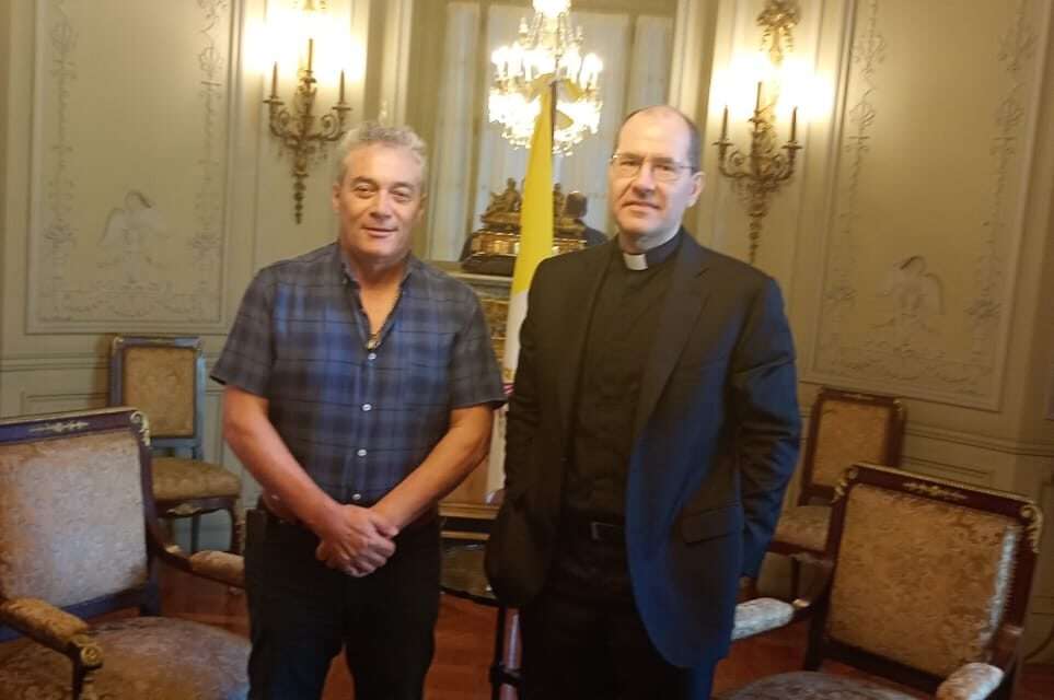 Alejandro Poli se reunió con Monseñor Liessi e invitó al Papa Francisco a Quilmes