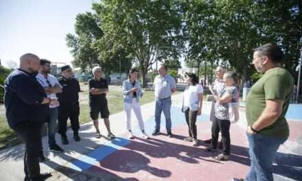 Mayra Mendoza Recorrió con vecinos la posta de Seguridad en  la Plaza 'Carlos Maier' de Bernal