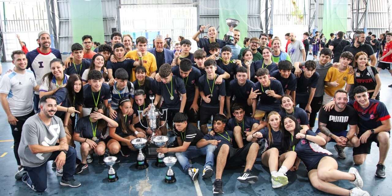 Ferraresi entregó premios del Torneo Intercolegiales de Avellaneda