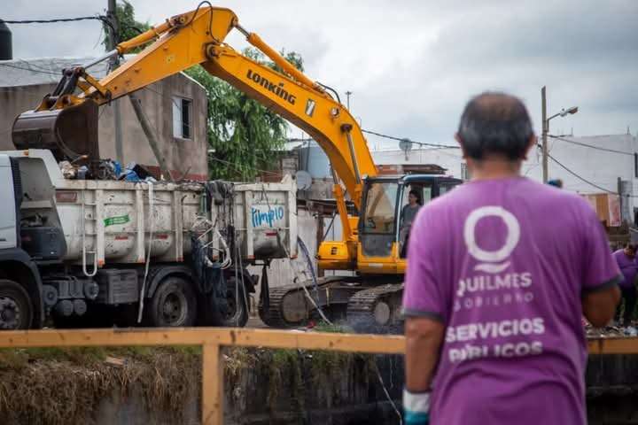 Continúan en Quilmes las tareas de limpieza de los arroyos