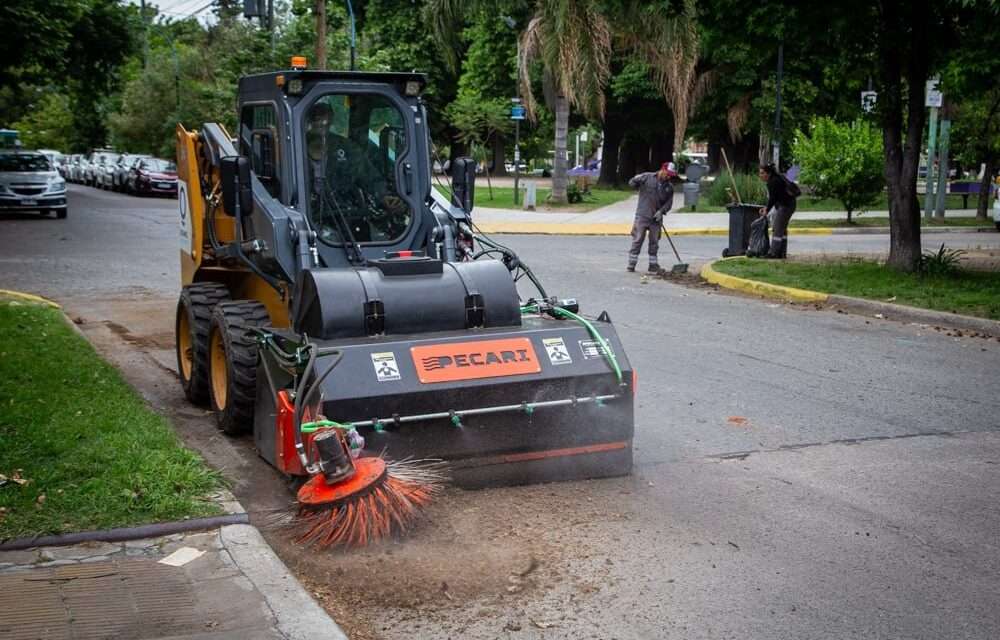 Quilmes: La Municipalidad adquirió nuevas barredoras y se pusieron en funcionamiento en un operativo en La Colonia