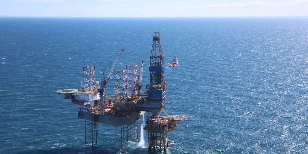 La empresa argentina 'Grupo L' hace patria alimentando una plataforma offshore en el medio del Mar Argentino