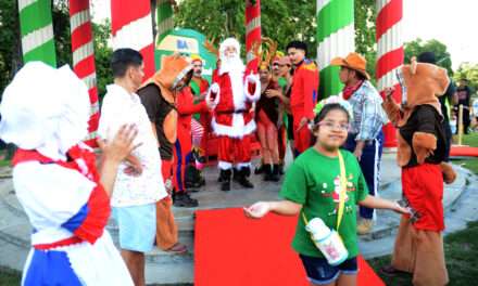 Abrió el Parque donde Papá Noel recibe a los más chicos y se celebra el tiempo de la Navidad