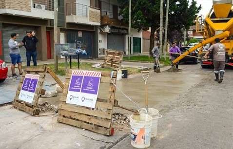 Continúan los trabajos de bacheo y tomado de juntas en Quilmes