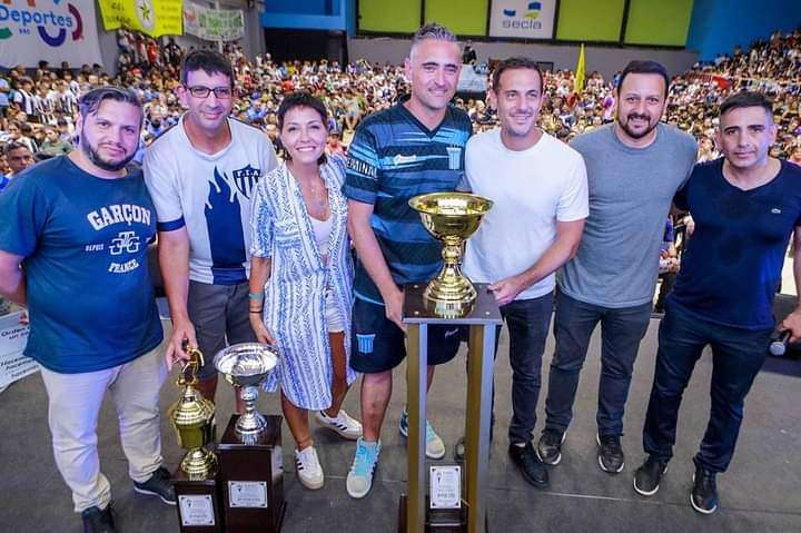 El senador Santalla junto a los intendentes Julian Alvarez y Mayra Mendoza entregaron los Premios FADI en Lanús