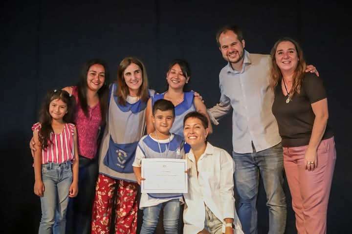 Mayra Mendoza presente en el Acto de Egresados de dos Jardines Municipales