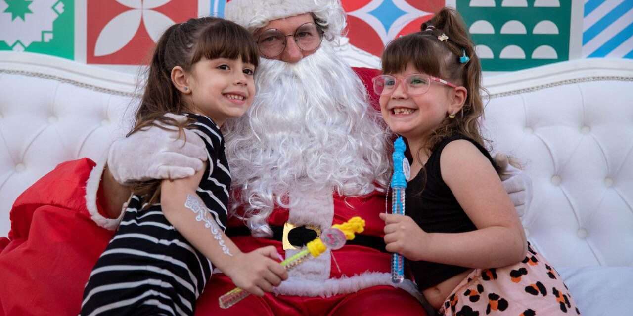 Papá Noel y Bomberos Voluntarios, de recorrida por Lanús