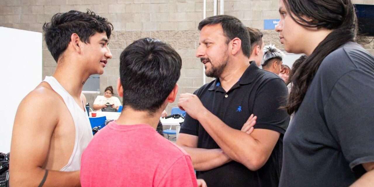 Con Daniela Vilar, el senador Santalla entregó un camión a cooperativas, y bicicletas a estudiantes secundarios