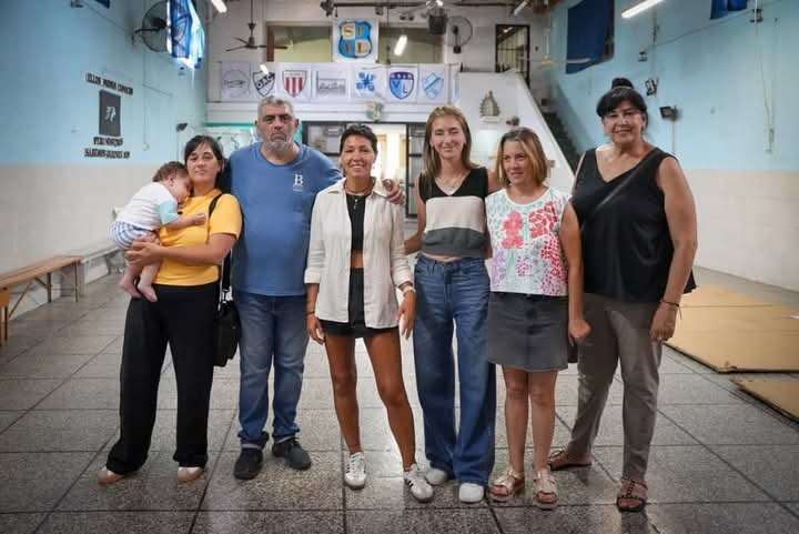 Ante vecinos, Mayra Mendoza destacó los avances de la construcción de la Veterinaria Municipal