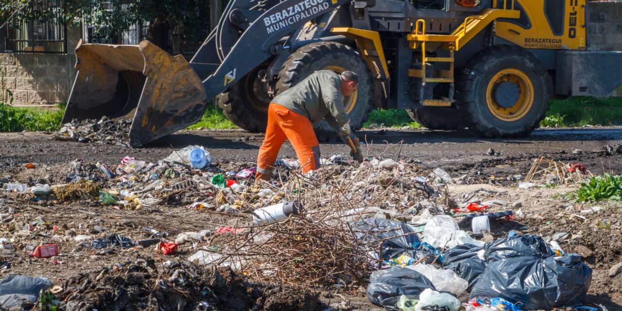 Berazategui duplica acciones para mantener la limpieza en la calle