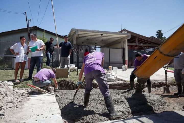 Mayra Mendoza recorrió obras en pavimentos en El Dorado