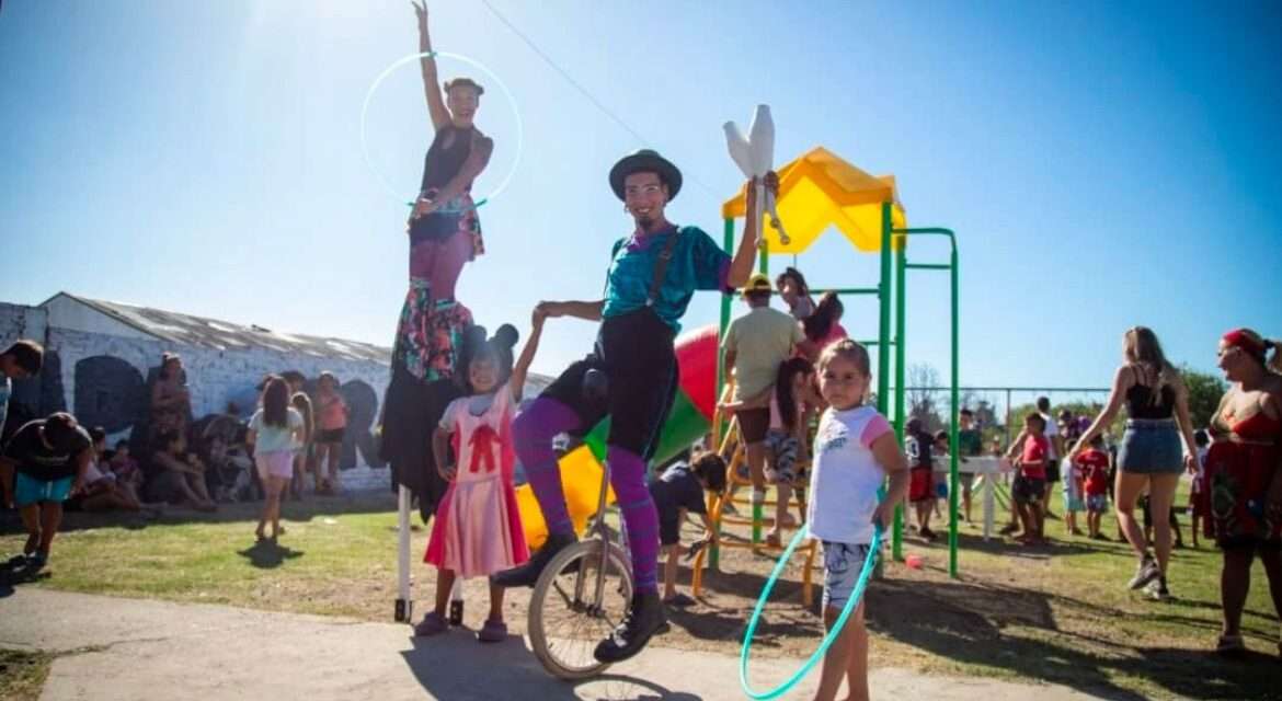 Instalaron nuevos juegos para chicos en la Plazoleta Papa Francisco de Quilmes Oeste