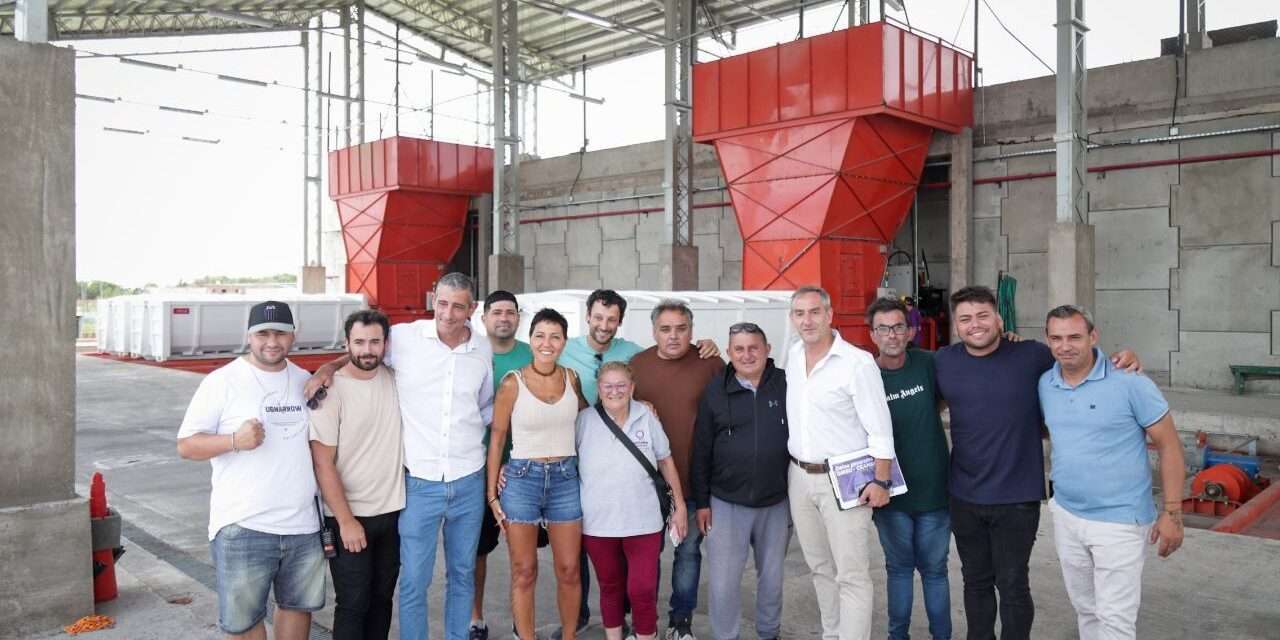 Mayra en la puesta en funcionamiento de las nuevas tolvas del Ecoparque; también supervisó el avance la la planta de hormigón municipal