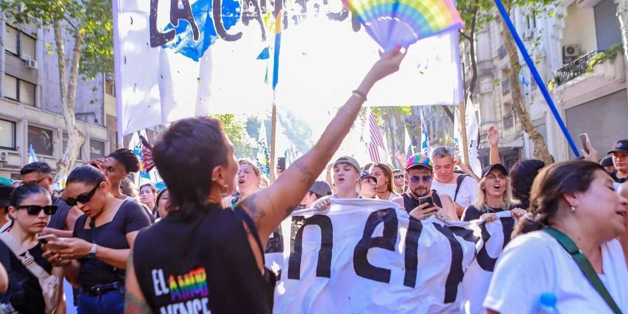 “Milei es cruel y quiere someter al país en su insensibilidad”, dijo Mayra en la Marcha LGBTIN+ Antifascista del Congreso