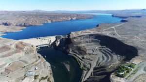 Represa Piedra del Aguila que es el sitio remoto en el que Grupo L provee la alimentación a los trabajadores