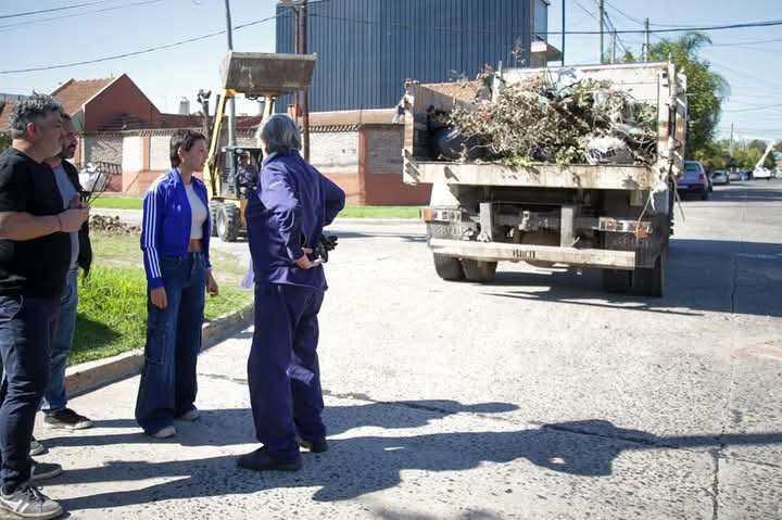 Mayra Mendoza supervisó un operativo integral de limpieza