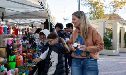 Más de 375 emprendedores y emprendedoras ya ofrecieron sus productos en la Feria de la Economía Social y Popular Hecho en Lanús