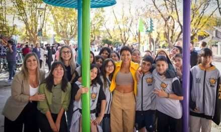 Mayra Mendoza inauguró nuevos juegos en la Plaza de la Cruz de Quilmes Centro