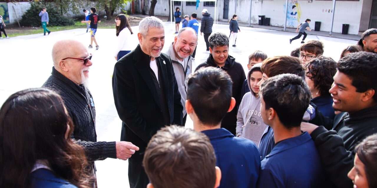 Ferraresi inauguró obras en tres escuelas de Avellaneda