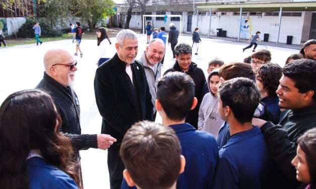Ferraresi inauguró obras en tres escuelas de Avellaneda