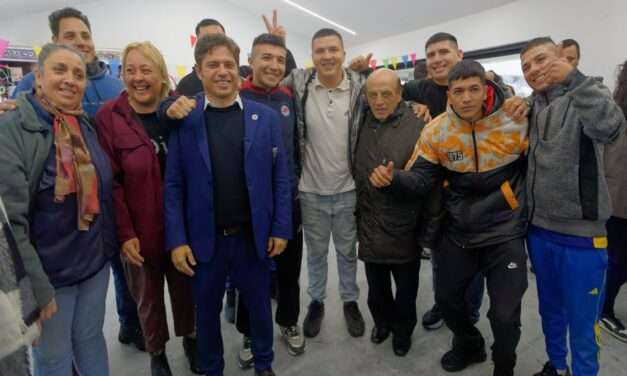 Kicilloff estuvo en Berazategui y con Mussi inauguraron un Club en Plátanos