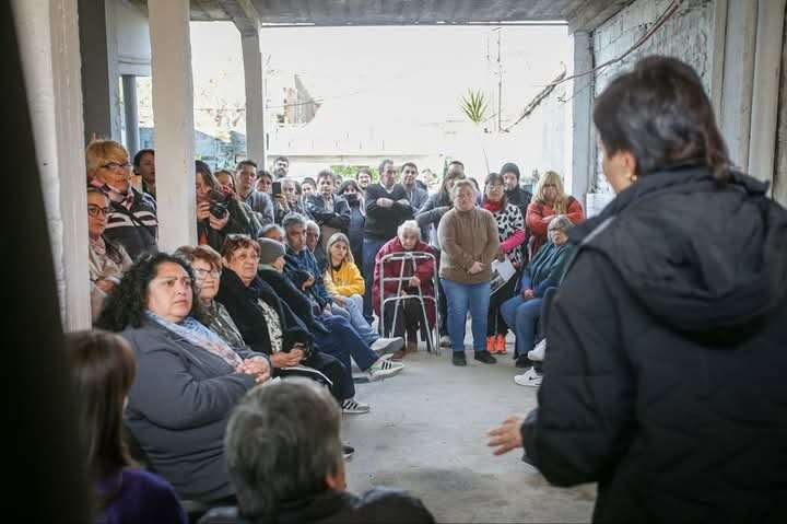 Quilmes: Recorrida oficial por una importante obra municipal de pavimentos en Quilmes Oeste