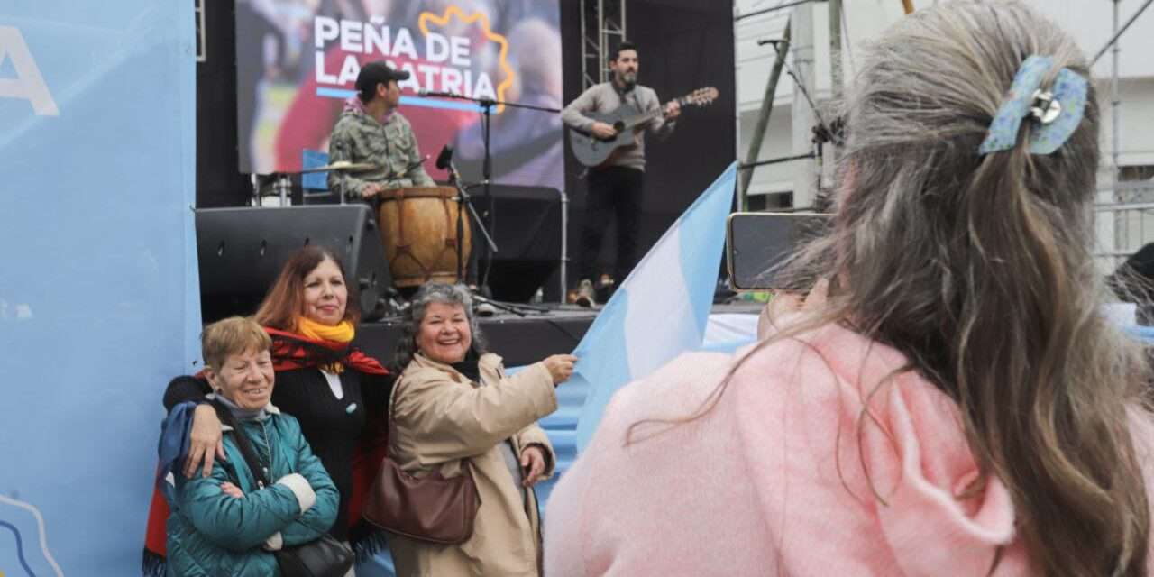 Lanús Gobierno celebró la Revolución de Mayo con la Peña de la Patria 
