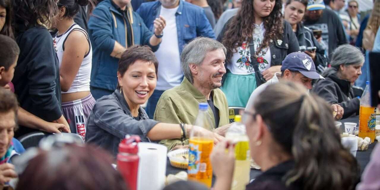 Mayra y Máximo Kirchner recorrieron las obras de asfaltos y compartieron u locro con vecinos de Itatí