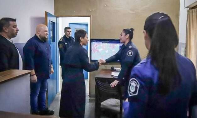 Mayra Mendoza visitó el comando de Patrullas Quilmes y anunció nuevas inversiones