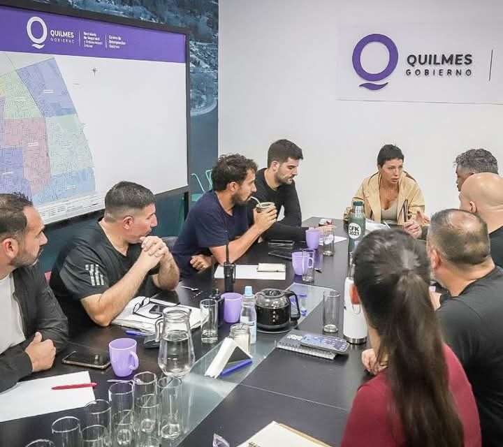 Mayra encabezó una reunión con toda las áreas para coordinar los trabajos frente a la feroz tormenta