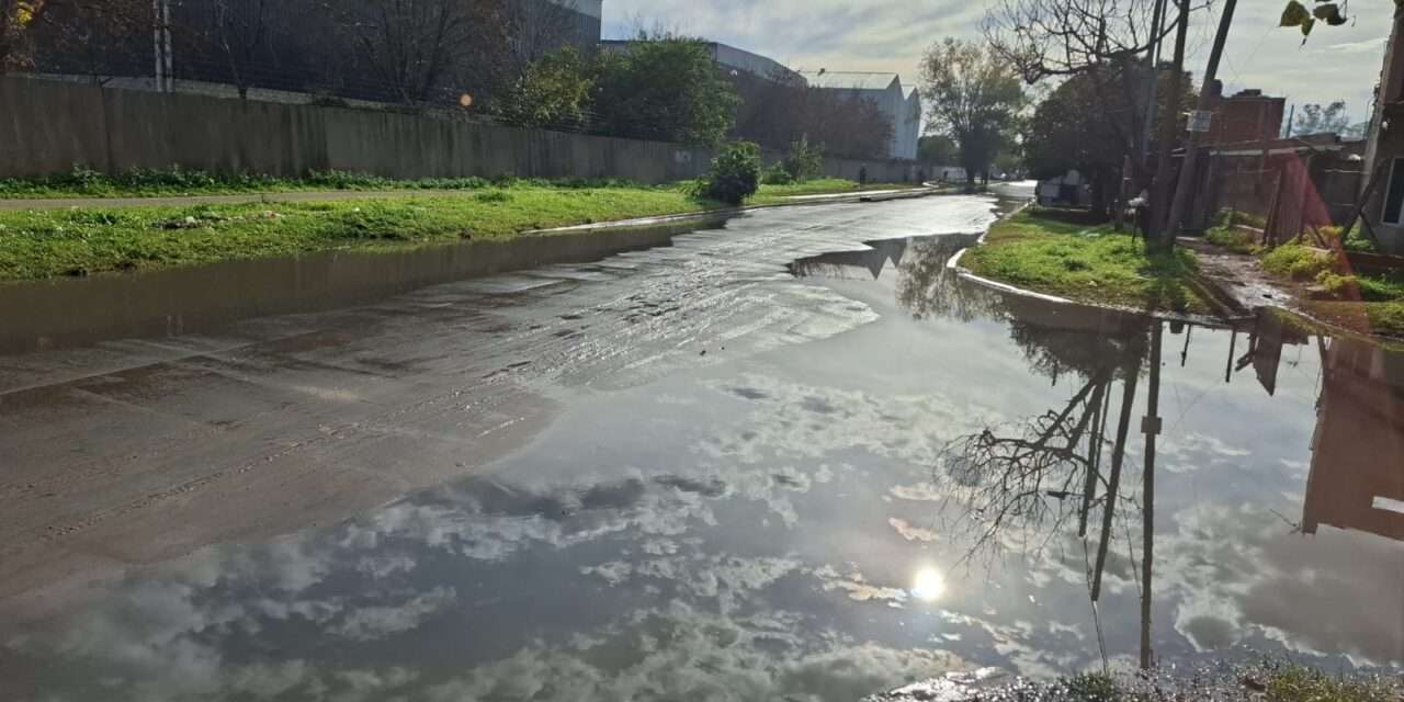 Inundaciones en Bernal Oeste: Vecinos denuncian a desagüe pluvial que proviene del Parque Industrial; tarea para Medio Ambiente