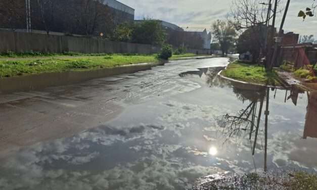 Inundaciones en Bernal Oeste: Vecinos denuncian a desagüe pluvial que proviene del Parque Industrial; tarea para Medio Ambiente