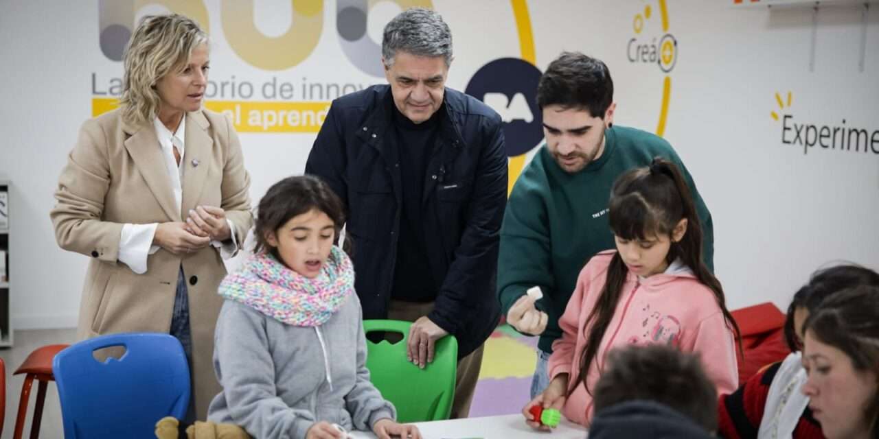 La Ciudad abrió un laboratorio de innovación para que alumnos y docentes experimenten con la tecnología