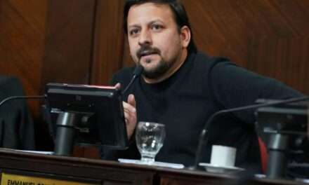 Avanza el proyecto de Santalla para prohibir los celulares en escuelas primarias de PBA