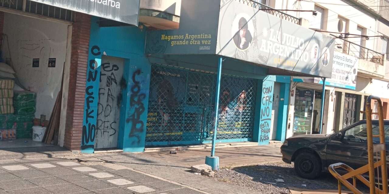 Aparecieron pintadas en el local de Albasetti