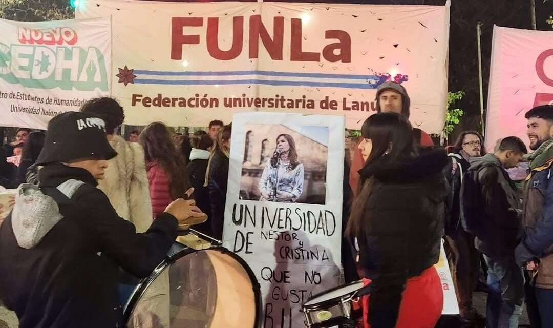 Estudiantes universitarios de la Región se manifestaron a favor de Cristina