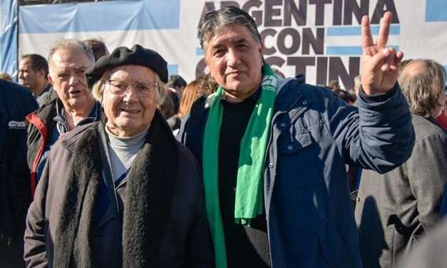 Arévalo: “Participamos de la multitudinaria marcha en defensa de la democracia de todo el campo popular”