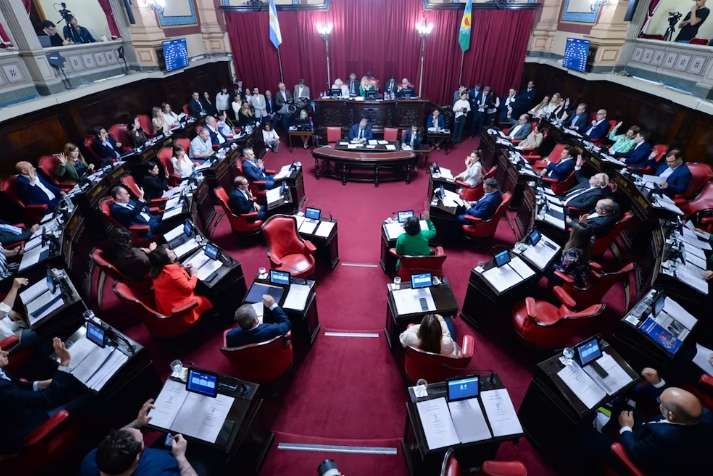 Media sanción para la reelección indefinida para legisladores en la PBA