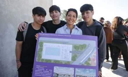 Avanza el nuevo natatorio municipal en Solano: Mayra Mendoza recorrió la obra con vecinos