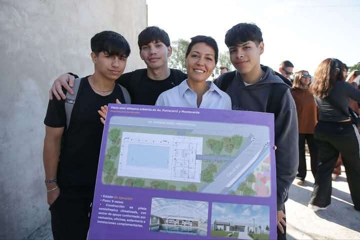Avanza el nuevo natatorio municipal en Solano: Mayra Mendoza recorrió la obra con vecinos
