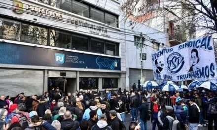 Comunicado: “Ante la infame proscripción y condena, defendamos la democracia”