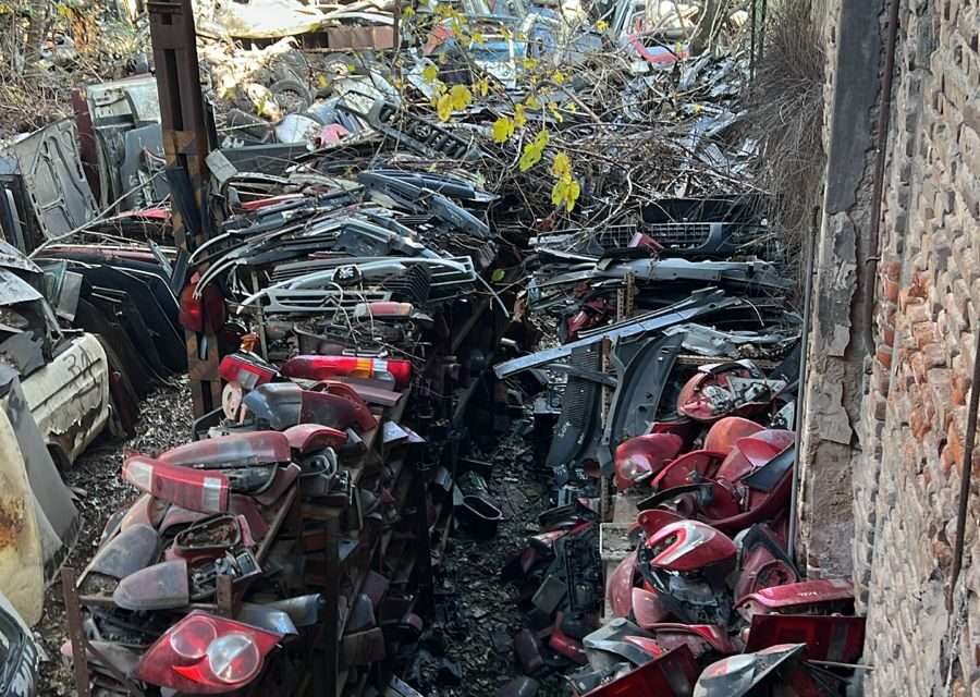 Allanan desarmadero en Lanús dedicado al robo de vehículos de alta gama