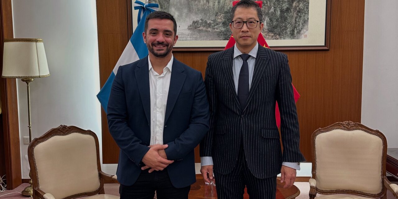 El titular del HCD de Lanús, Agustín Balladares, se reunió con el Ministro Consejero de la Embajada China