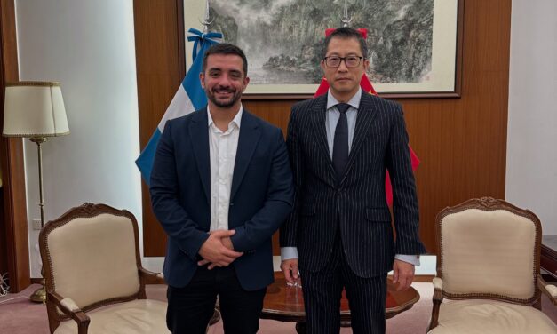 El titular del HCD de Lanús, Agustín Balladares, se reunió con el Ministro Consejero de la Embajada China