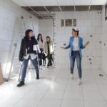 Junto a Ceci Soler, Mayra recorrió la obra de la Veterinaria Municipal