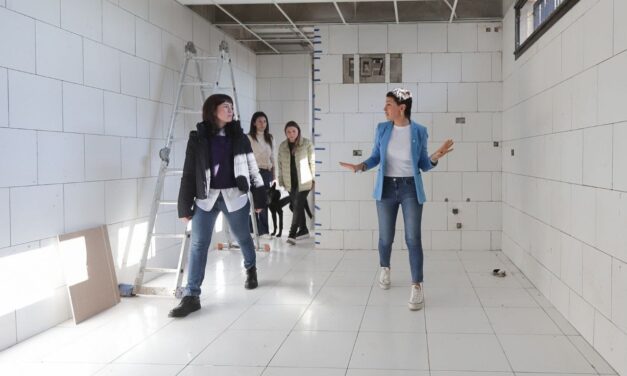 Junto a Ceci Soler, Mayra recorrió la obra de la Veterinaria Municipal