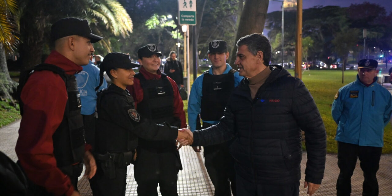Chip electrónico y rastreo en vivo: cómo son los nuevos chalecos antibalas de la Policía de la Ciudad