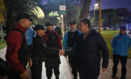 Chip electrónico y rastreo en vivo: cómo son los nuevos chalecos antibalas de la Policía de la Ciudad