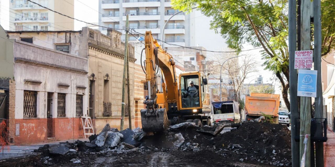 Lanús puso en marcha la segunda etapa del Plan de Pavimentación