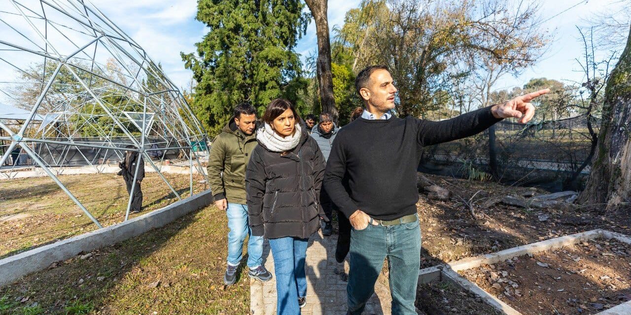 Daniela Vilar y Julián Alvarez en las nuevas obras del Parque Ambiental de Lanús